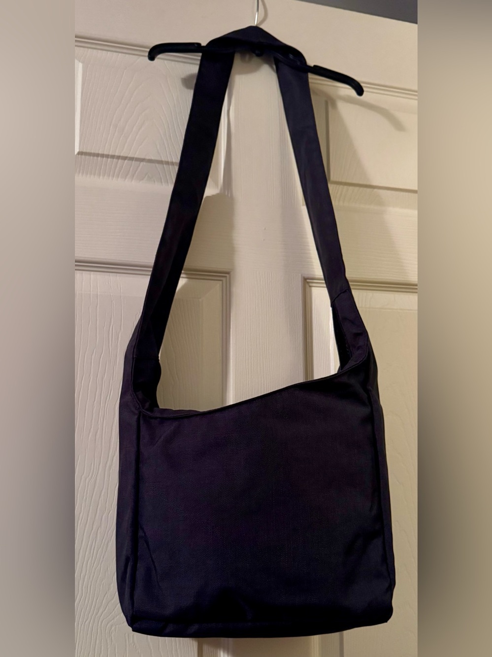 OGIO Black Messenger Bag with Button Accent NWT - Picture 3 of 4